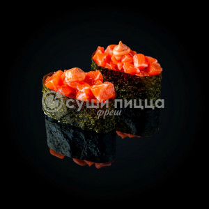Гункан спайси с лососем 2шт